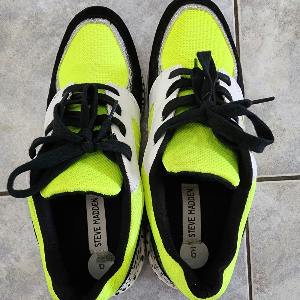 Heeled Running Shoe